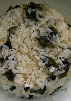 レモン風味のしらす＆わかめ炒飯-レシピのメイン写真