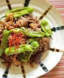 白米と！牛肉とししとうのスパイシー炒め