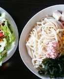 簡単乾麺具沢山サラダずわい蟹缶讃岐うどん