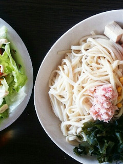 簡単乾麺具沢山サラダずわい蟹缶讃岐うどん-レシピのメイン写真