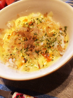 【ズボラ飯】ピリ辛とろーりチーズご飯-レシピのメイン写真