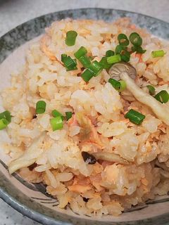 炊飯器で簡単★鮭の炊き込みご飯-レシピのメイン写真