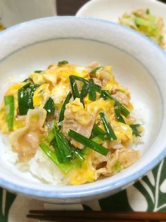 豚バラとニラの卵とじ丼-レシピのメイン写真