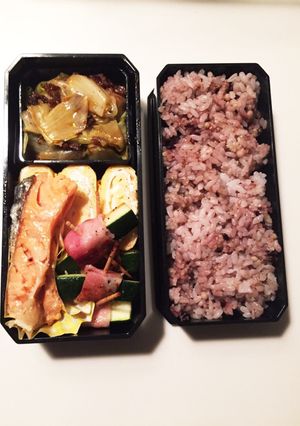 【男子弁当】ズッキーベー巻とレタス炒め-レシピのメイン写真