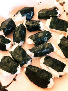 手づかみ★味付け海苔で一口おにぎり♪-レシピのメイン写真