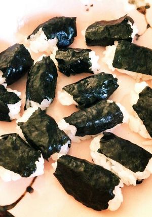 手づかみ★味付け海苔で一口おにぎり♪-レシピのメイン写真