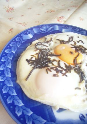 目玉焼きは何味！？塩コンブはどうでしょう-レシピのメイン写真
