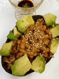 アボカドココットで一人ランチまかない丼-レシピのメイン写真