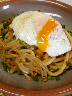 もやし1人1袋ペロリ★焼きうどん・卵のせ-レシピのメイン写真