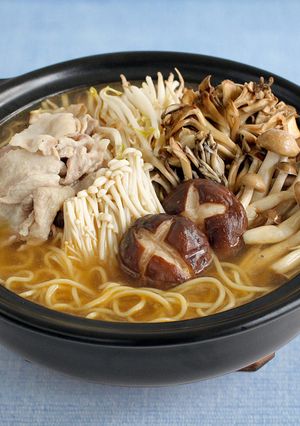みそ味を使って きのこ鍋煮込みラーメン-レシピのメイン写真