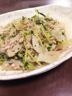 豆苗とたまねぎの炒め-レシピのメイン写真