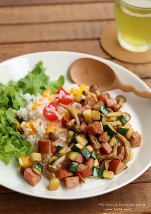 ソーセージと野菜のカレー炒めサラダごはん-レシピのメイン写真