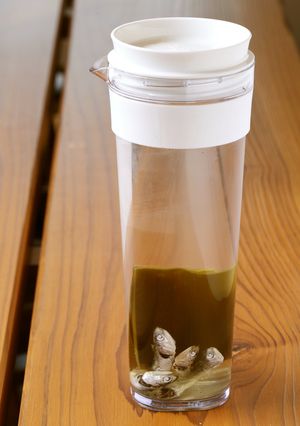 離乳食にも♪簡単おいしい煮干し昆布だし-レシピのメイン写真