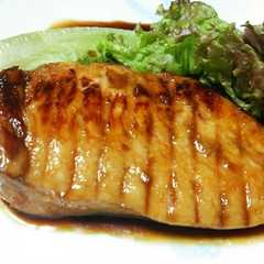 รูปของ コンビニのサラダチキンで☆照り焼きチキン