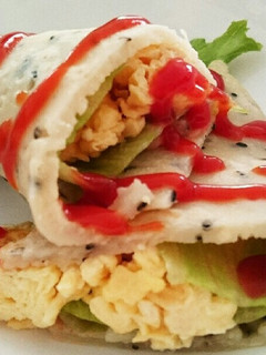 朝食に♪卵とレタスのゴマ入りブリトー-レシピのメイン写真