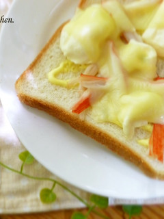 カニカマととろとろチーズのトースト-レシピのメイン写真