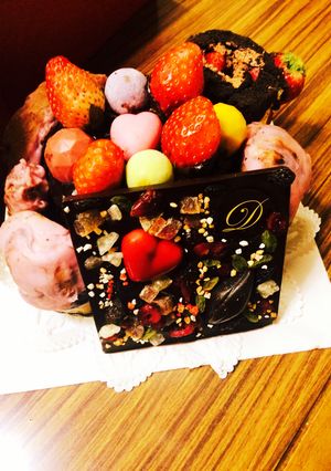 特別な日のお菓子の家チョコ宝石ケーキ-レシピのメイン写真