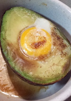 アボカド目玉ココット（バター醤油味）-レシピのメイン写真