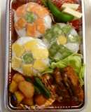 シーセージのお花おにぎり弁当