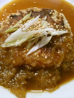 簡単!豆腐ハンバーグ 生姜にんにくソース-レシピのメイン写真