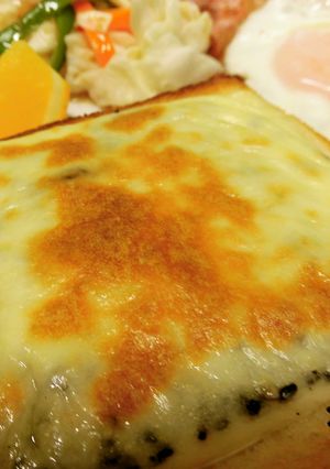 ココナッツオイルで！ごまチーズトースト♪-レシピのメイン写真