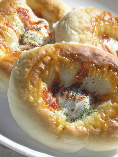 たまたまの目玉焼きパン♪HBで-レシピのメイン写真