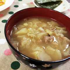 รูปของ ☆キャベツ＆豚肉だけ簡単豚汁☆