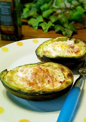 アボカドの目玉焼き-レシピのメイン写真
