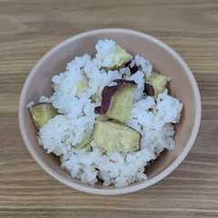 รูปของ 炊飯器におまかせ！丸ごとさつまいもごはん