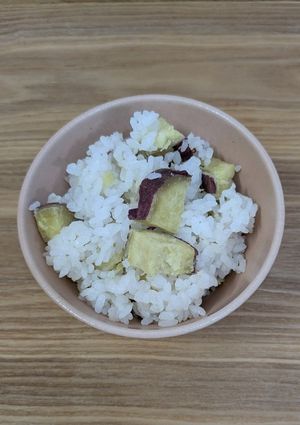 炊飯器におまかせ！丸ごとさつまいもごはん-レシピのメイン写真
