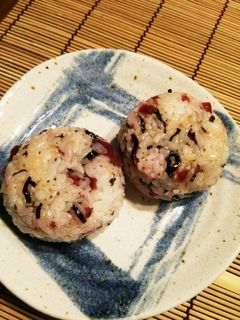 おにぎり★梅×塩こんぶ♪-レシピのメイン写真