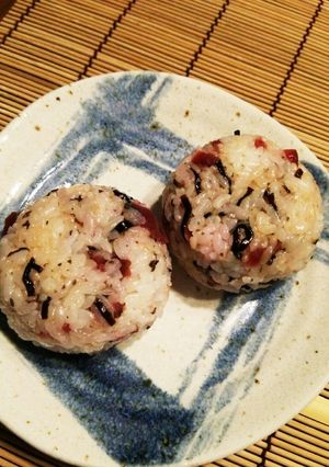 おにぎり★梅×塩こんぶ♪-レシピのメイン写真