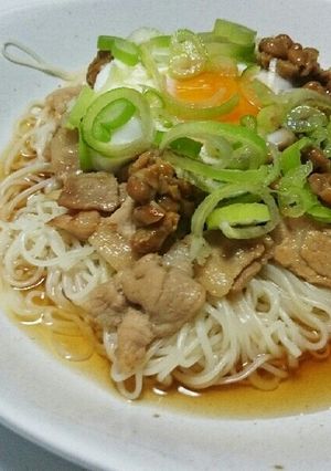 豚コマと納豆素麺-レシピのメイン写真