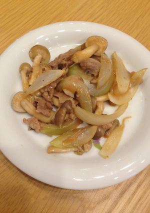超絶簡単！しめじと玉ねぎの炒め物-レシピのメイン写真