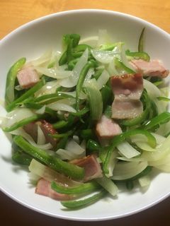 ピーマン 玉ねぎ ベーコンの炒めもの-レシピのメイン写真