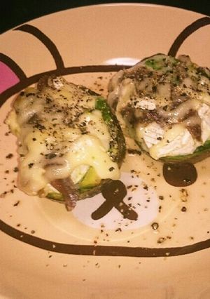 カマンベールとアンチョビアボカドココット-レシピのメイン写真