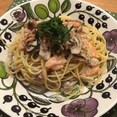 รูปของ スモークサーモンときのこのクリームパスタ