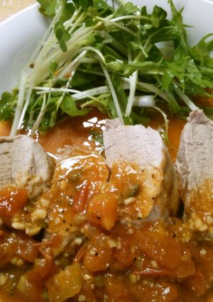 豚ヒレ肉のステーキ！ケッパートマトソース-レシピのメイン写真