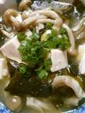 豆腐と ワカメ きのこのアジアンスープ♪