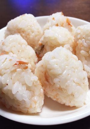 お弁当に!余った鮭で鮭おにぎり☆-レシピのメイン写真