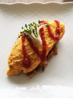 残ったハンバーグでオムライス-レシピのメイン写真