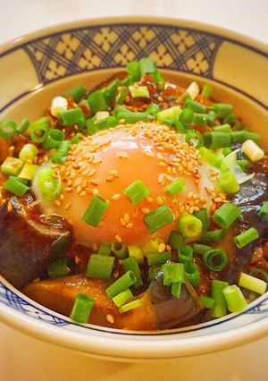 半熟卵のせ麻婆茄子丼♡-レシピのメイン写真