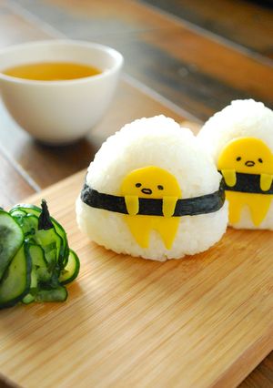 薄焼き卵で！キャラ弁「ぐでたま」おにぎり-レシピのメイン写真