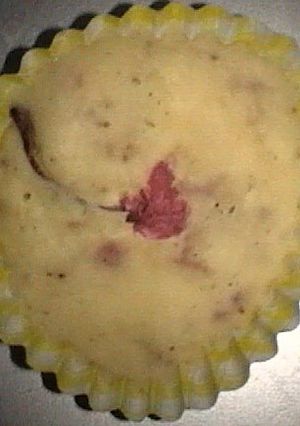レンジで簡単！いちご＆餡入りカップケーキ-レシピのメイン写真