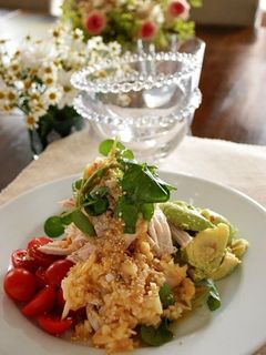 茹で鶏とトマトとアボカドのサラダ-レシピのメイン写真