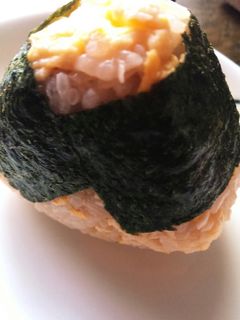 簡単!焼き肉のたれ味の炒りたまごおにぎり-レシピのメイン写真