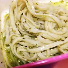 รูปของ バジルとチーズ ジェノベーゼ風 うどん