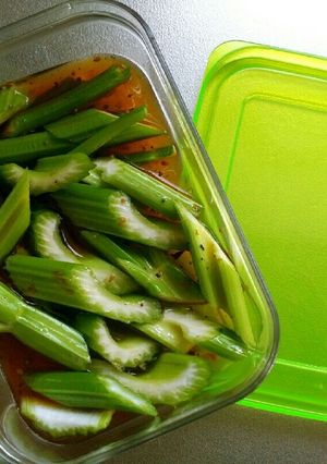 大量消費！セロリの中華ドレッシング浸け-レシピのメイン写真