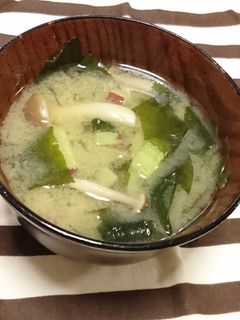 さつまいもとしめじのお味噌汁-レシピのメイン写真