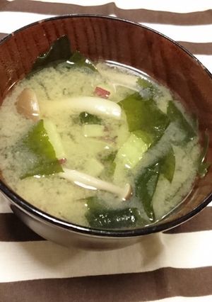 さつまいもとしめじのお味噌汁-レシピのメイン写真